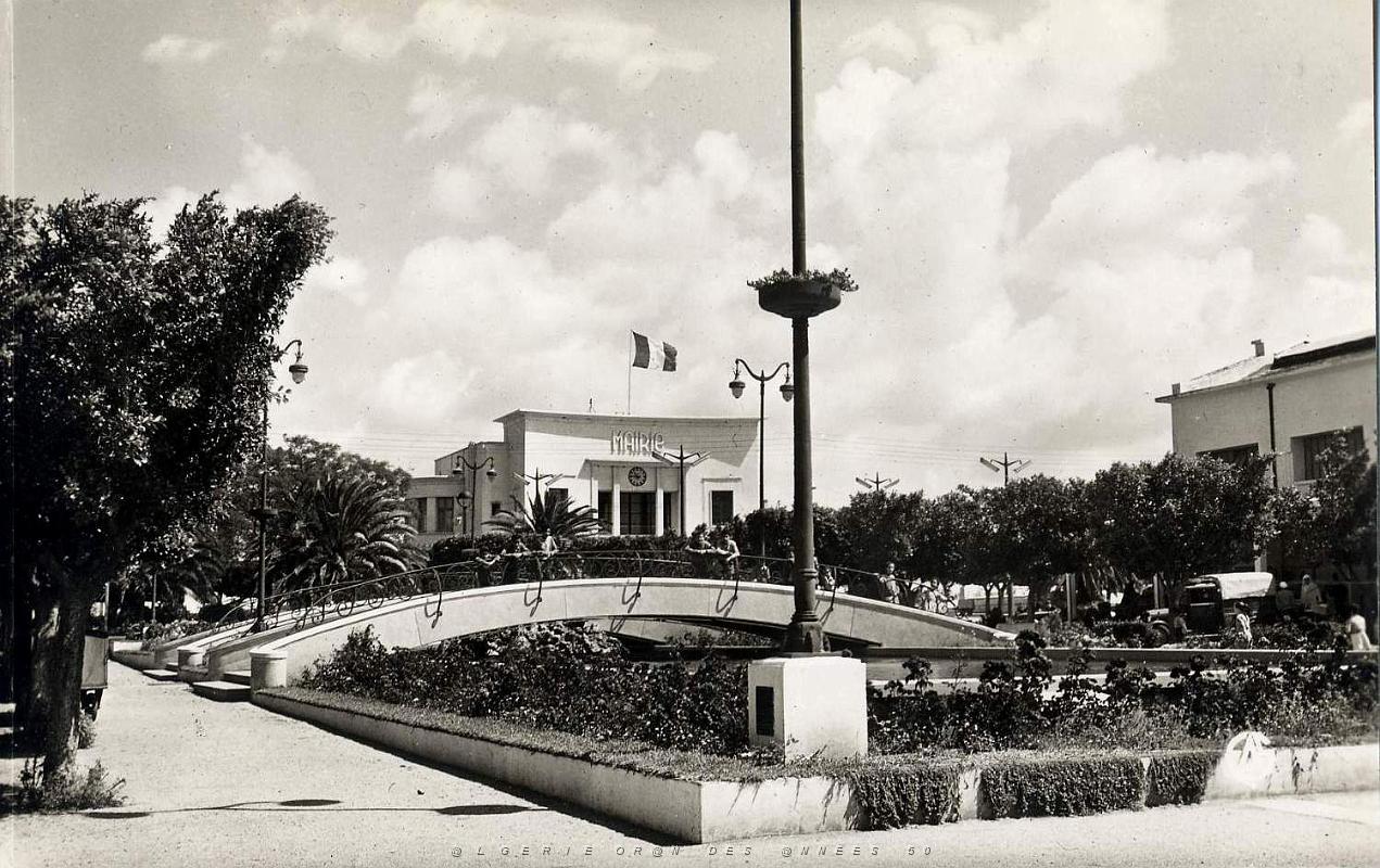 Lourmel 505- Mairie et ponts COLLECTION DES AMIS DE ND DE SANTA CRUZ.jpg